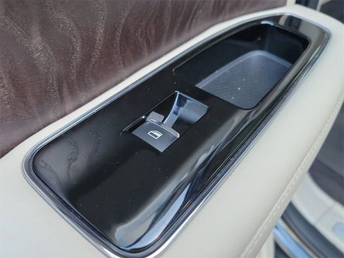 Used 2021 Lincoln Navigator Reserve w/ Luxury Package image 16