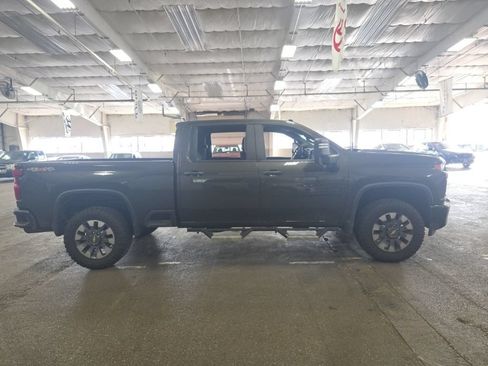 Used 2023 Chevrolet Silverado 2500 Custom w/ Custom Convenience Package AWD/4WD image 2