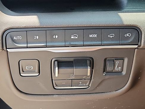 Used 2024 Cadillac Escalade Premium Luxury AWD/4WD image 26