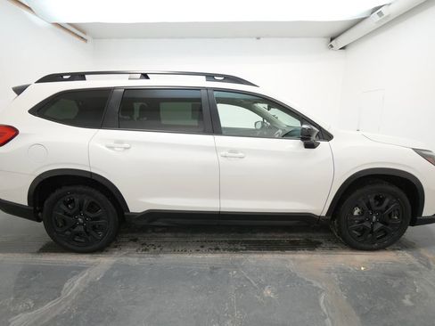 Used 2024 Subaru Ascent Onyx Edition image 9
