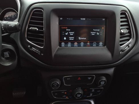 Used 2019 Jeep Compass Latitude w/ Cold Weather Group AWD/4WD image 11