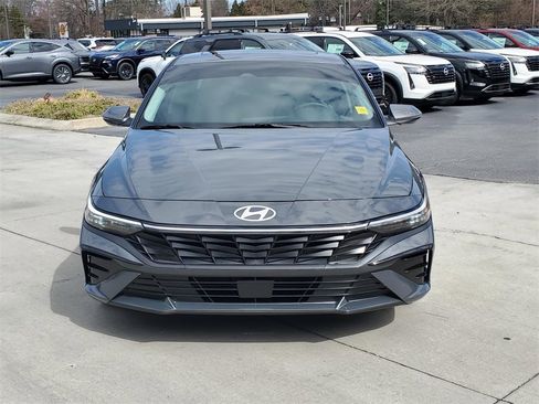 Used 2025 Hyundai Elantra Limited image 14