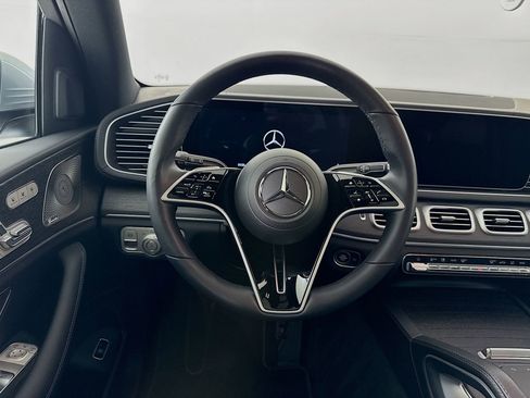 Used 2025 Mercedes-Benz GLS 450 4MATIC image 25