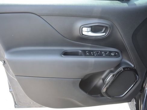 Used 2023 Jeep Renegade Altitude w/ Convenience Group I AWD/4WD image 12