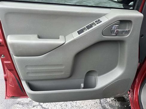 Used 2021 Nissan Frontier SV w/ SV Utility Package image 9