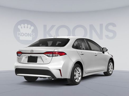 Used 2022 Toyota Corolla LE image 2