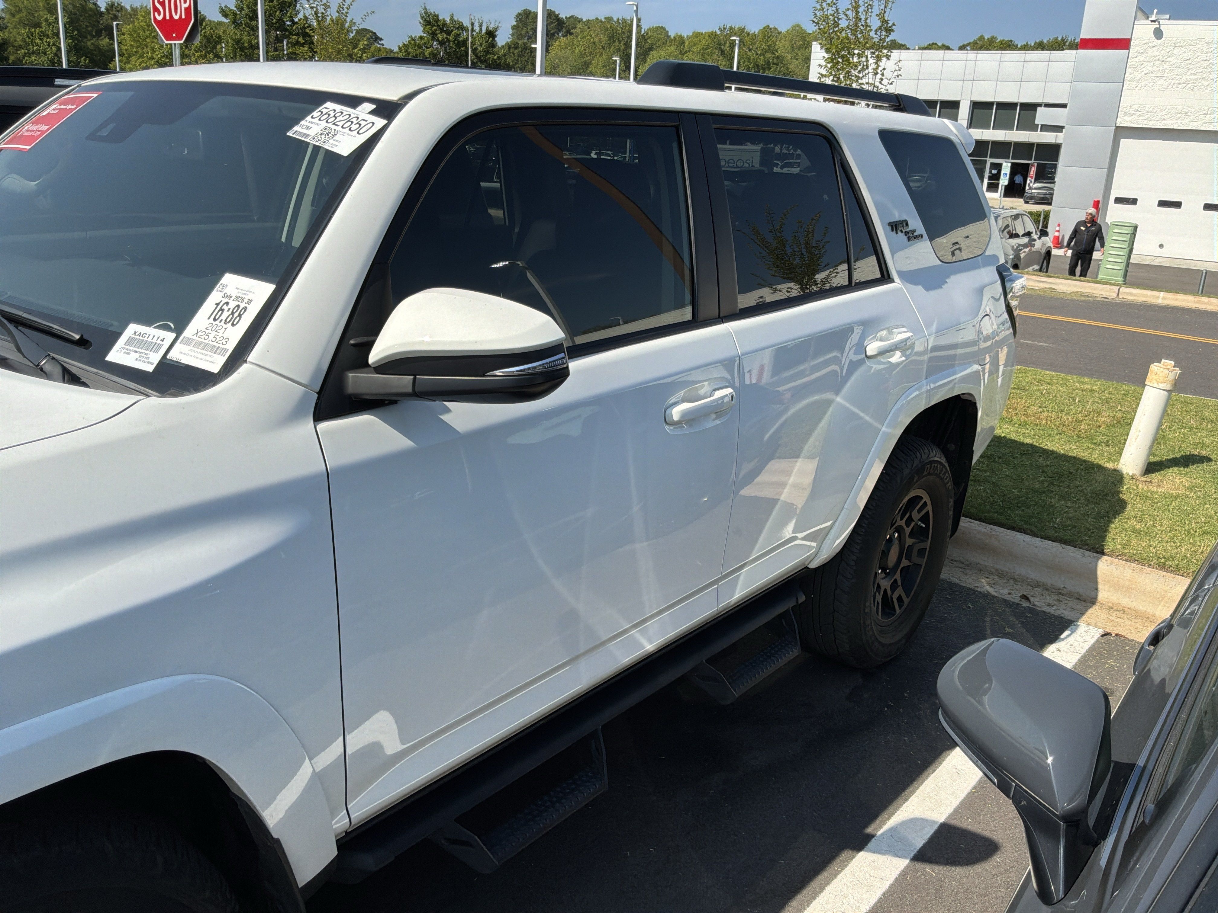 Used 2021 Toyota 4Runner TRD Off-Road Premium w/ Moonroof Package AWD/4WD image 5