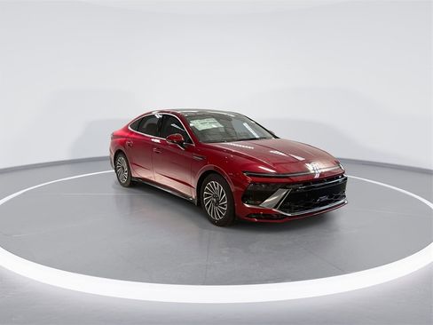 New 2025 Hyundai Sonata Limited image 2