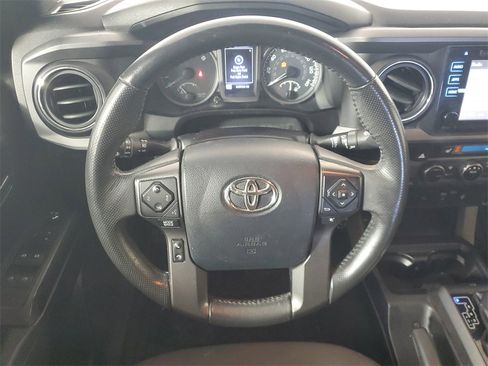 Used 2017 Toyota Tacoma TRD Sport image 14