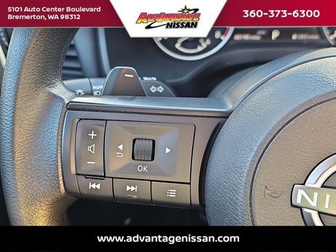 Used 2024 Nissan Rogue SV image 11