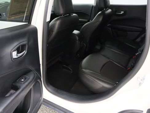 Used 2019 Jeep Compass Latitude FWD image 24