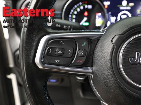 Used 2022 Jeep Wrangler Unlimited Rubicon 4xe w/ Cold Weather Group AWD/4WD image 15