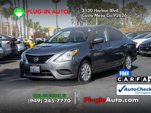Used 2017 Nissan Versa SV image 1