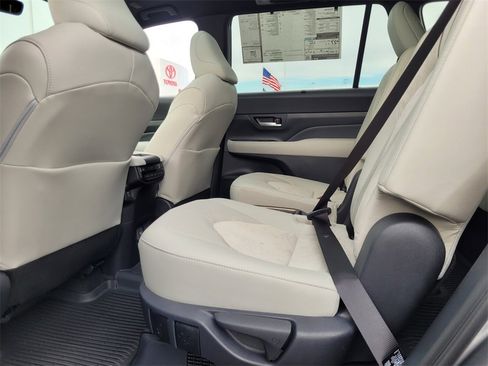 New 2026 Toyota Grand Highlander AWD Hybrid image 5