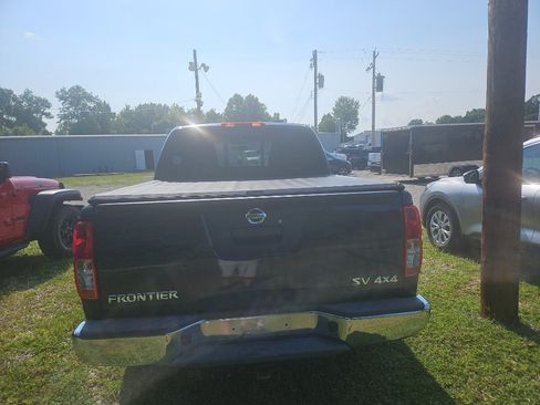 Used 2015 Nissan Frontier SV AWD/4WD image 5