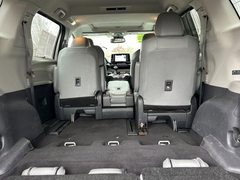 Used 2024 Toyota Sienna XLE image 16