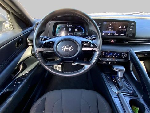 Used 2025 Hyundai Elantra Sport FWD image 6