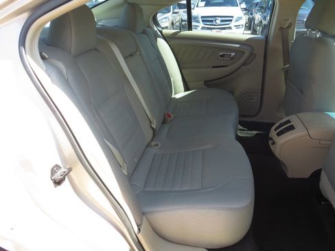 Used 2017 Ford Taurus SE FWD image 11