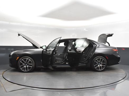 New 2026 BMW 760i xDrive w/ Executive Package image 27