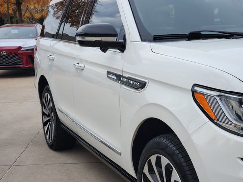 Used 2022 Lincoln Navigator Reserve image 8