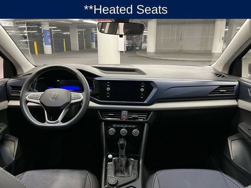 Used 2023 Volkswagen Taos SE w/ Panoramic Sunroof Package image 7