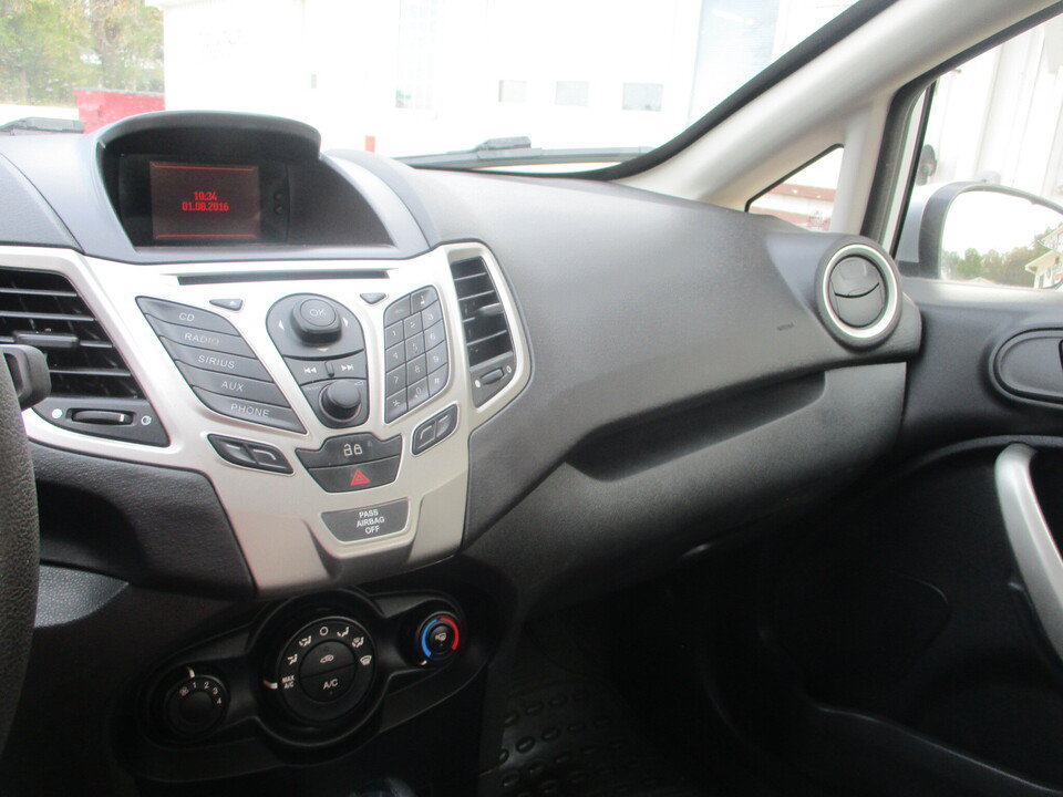 Used 2013 Ford Fiesta SE FWD image 36