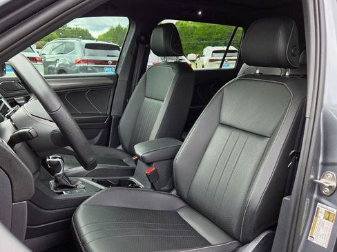 Certified 2023 Volkswagen Tiguan SE R-Line FWD image 23
