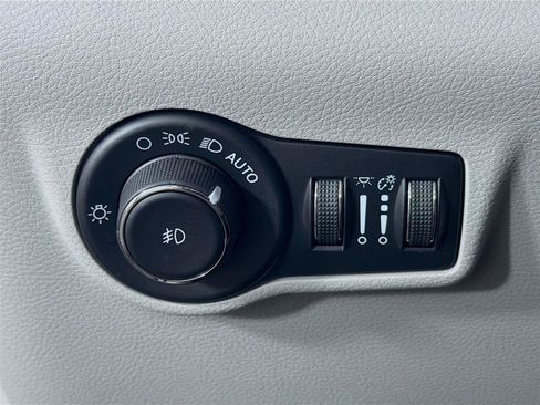 Used 2023 Jeep Compass Limited w/ Sun and Sound Group AWD/4WD image 17