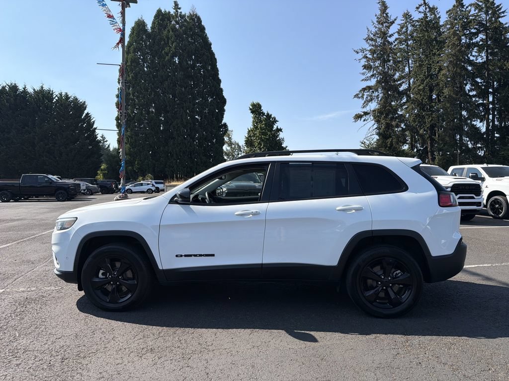 Used 2023 Jeep Cherokee Altitude Lux AWD/4WD image 3