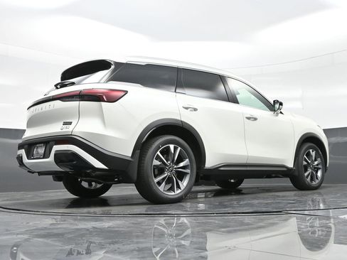 Used 2025 INFINITI QX60 Luxe w/ Cargo Package image 32