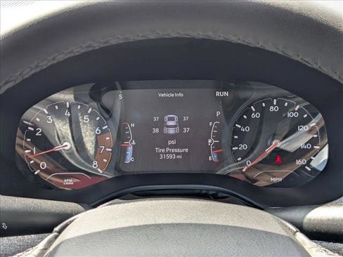 Used 2024 Jeep Compass Latitude image 11