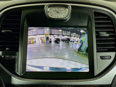 Used 2014 Chrysler 300 C image 15