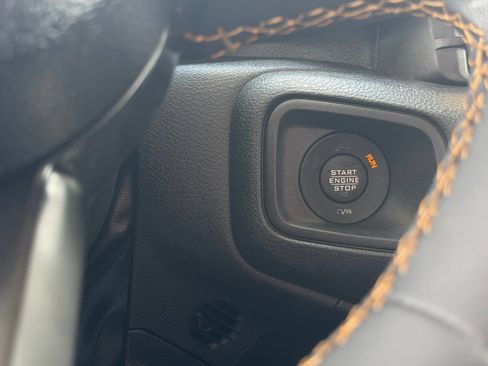 Used 2024 Jeep Gladiator Sport AWD/4WD image 18