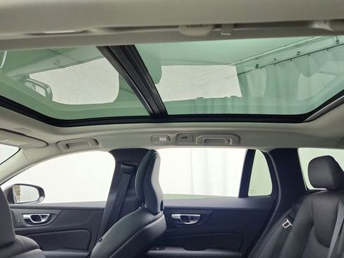 Certified 2025 Volvo V60 B5 Cross Country Plus image 30