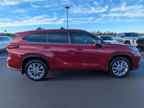Used 2021 Toyota Highlander Limited image 3