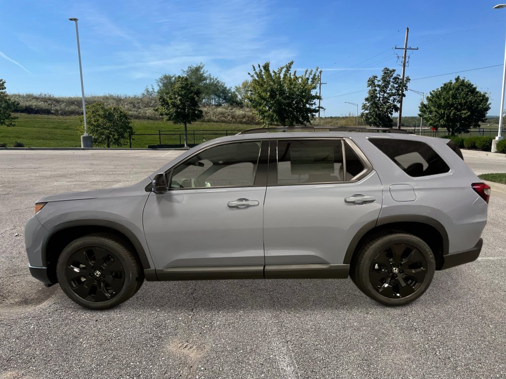 New 2026 Honda Pilot Black Edition image 3