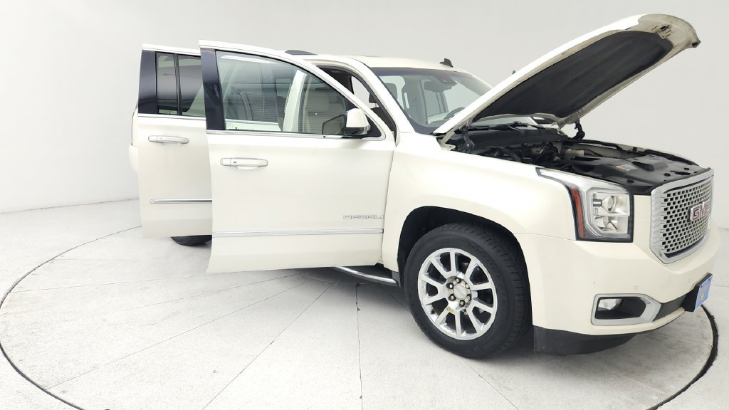 Used 2015 GMC Yukon XL Denali w/ Touring Package RWD image 9