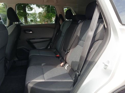 Used 2022 Nissan Rogue SV FWD image 11
