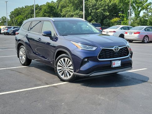 Certified 2025 Toyota Highlander Platinum AWD/4WD image 32