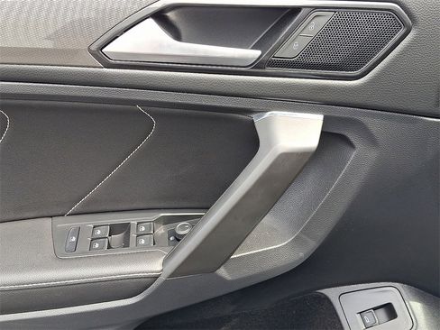 Used 2022 Volkswagen Tiguan SE image 13