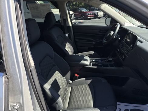 Used 2024 Nissan Pathfinder S w/ Cargo Package image 17