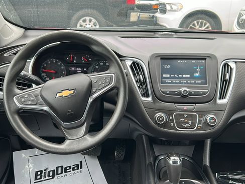 Used 2018 Chevrolet Malibu LT image 14