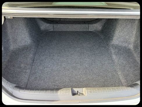 Used 2018 Honda Accord Touring image 18