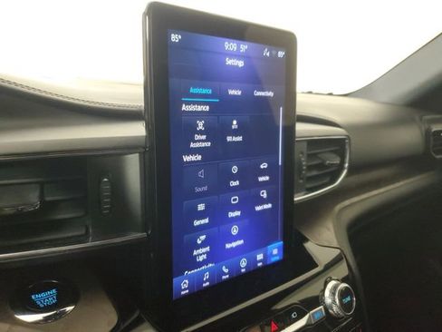 Used 2023 Ford Explorer Platinum w/ Technology Package image 28