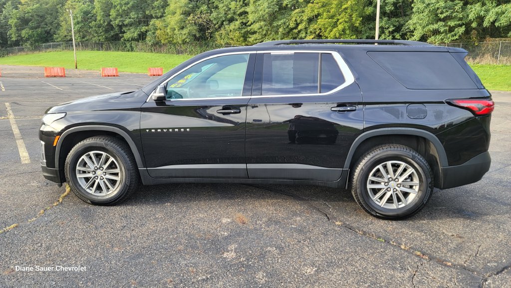 Used 2023 Chevrolet Traverse LT w/ LPO, Cargo Package AWD/4WD image 7