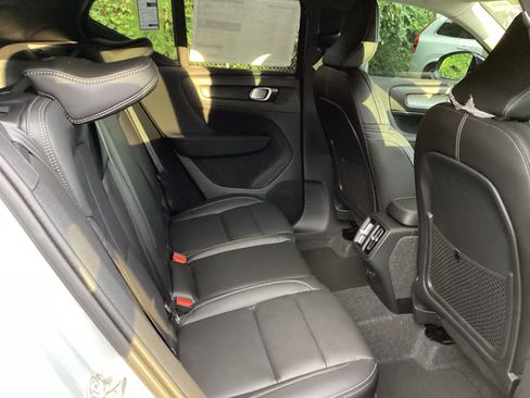 Certified 2026 Volvo XC40 B4 Core FWD image 34