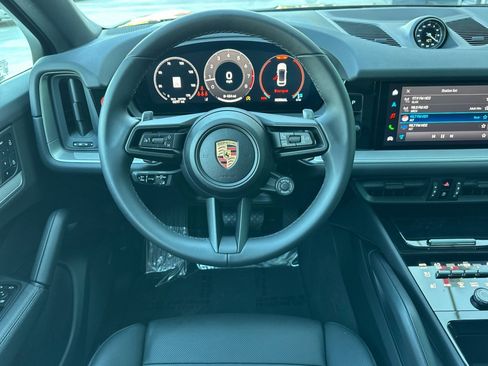 Used 2025 Porsche Cayenne Coupe image 14