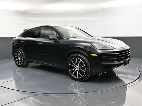 Certified 2024 Porsche Cayenne Coupe image 10