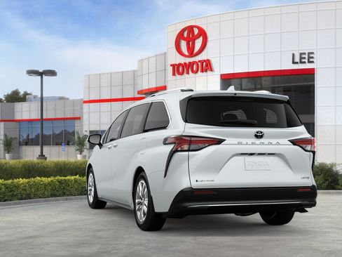 New 2026 Toyota Sienna Limited AWD/4WD image 7