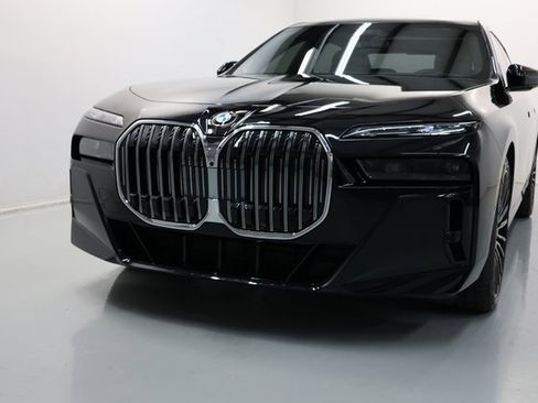 Used 2024 BMW 760i xDrive w/ Executive Package image 58